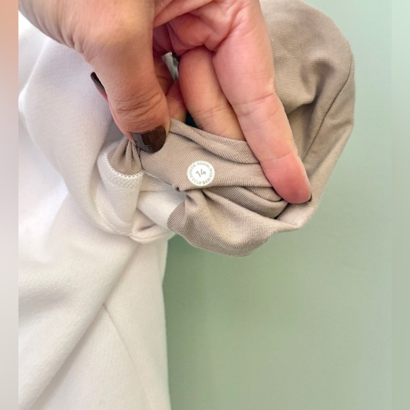 Lululemon Scuba High-Rise Cropped Ankle Jogger Sweatpants in White Size 14 NWOT - Picture 14 of 14